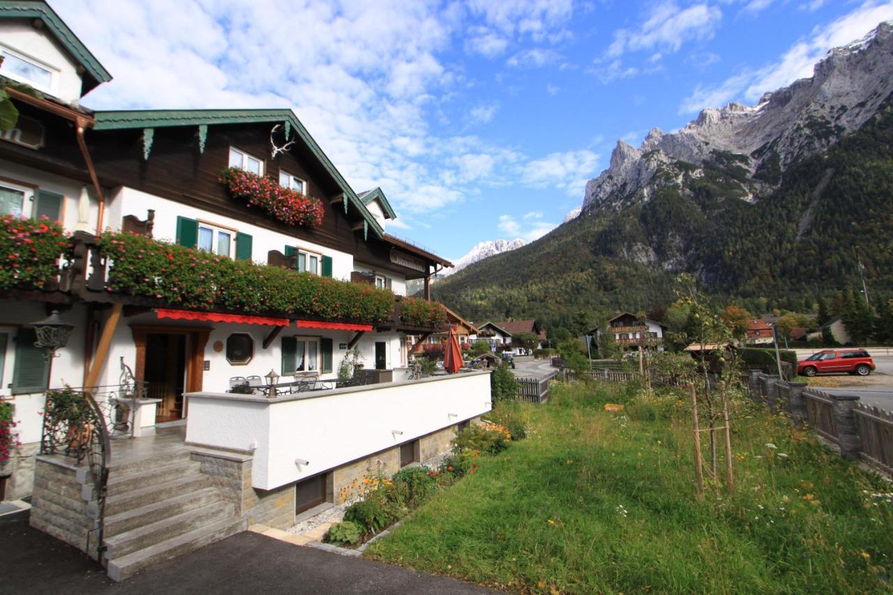 Gaestehaus Sonnenheim Mittenwald Exterior foto