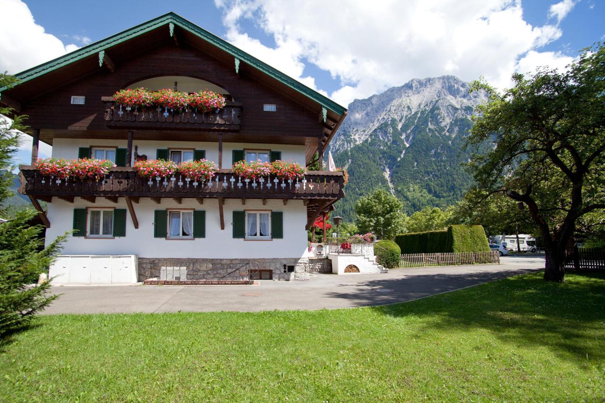 Gaestehaus Sonnenheim Mittenwald Exterior foto